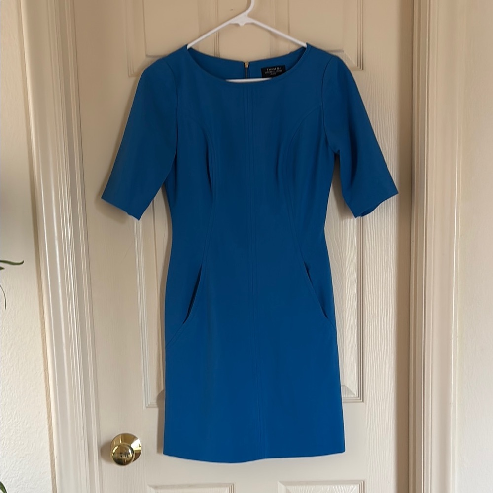 EUC Tahari blue body con dress with pockets size 0 petite
